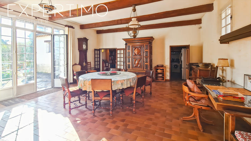 Maison - 307 m² - 10 pièces