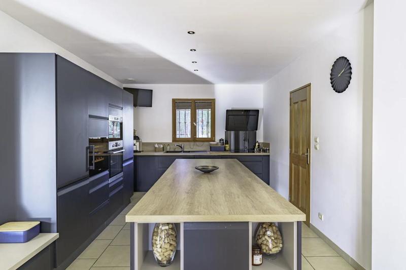 Maison - 200 m² - 6 pièces