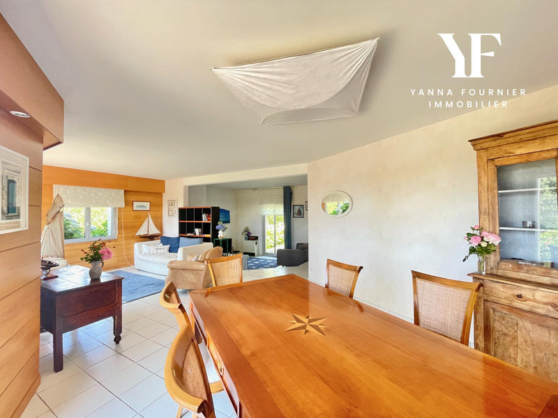 Maison - 199 m² - 7 pièces