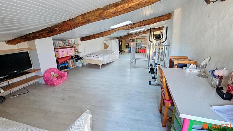 Maison - 202 m² - 9 pièces