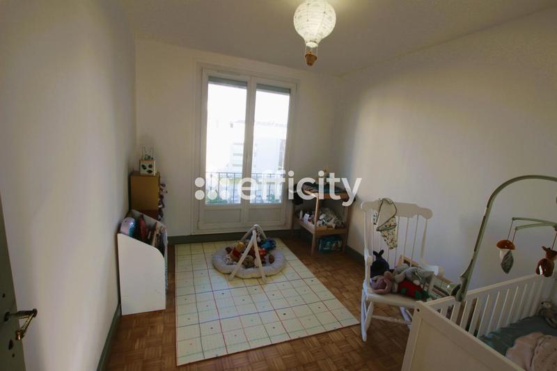 Appartement - 93 m² - 5 pièces