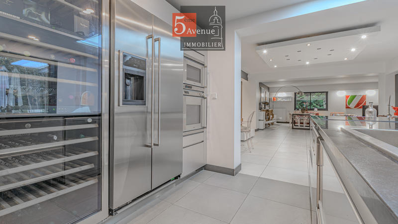 Maison - 400 m² - 8 pièces