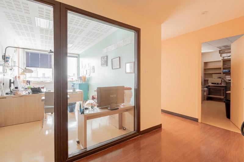 Bureau - 266 m² - 12 pièces