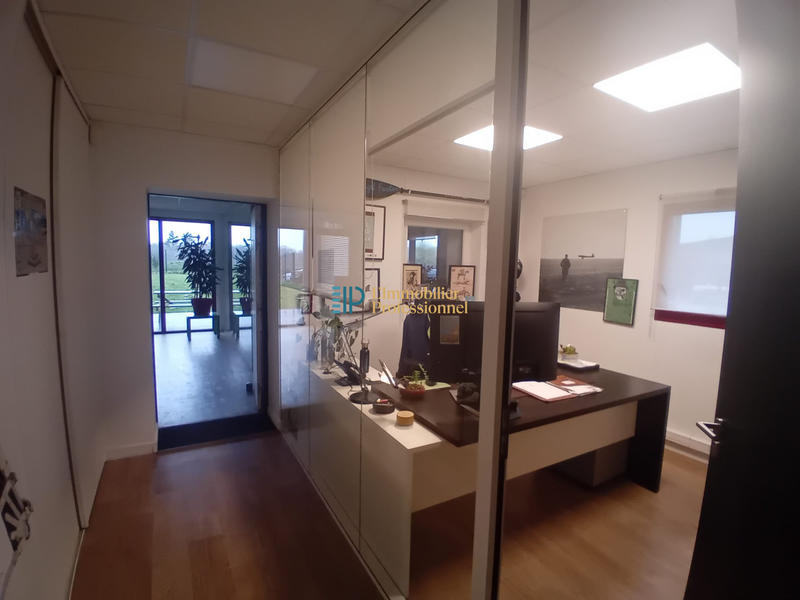 Local d'activités - 1 360 m²