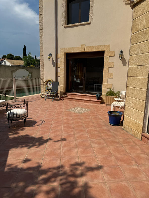 Maison - 230 m² - 8 pièces