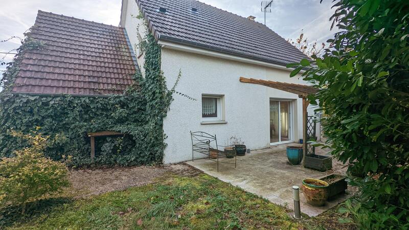 Maison traditionnelle - 95 m² - 5 pièces