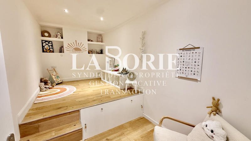 Appartement - 98 m² - 2 pièces