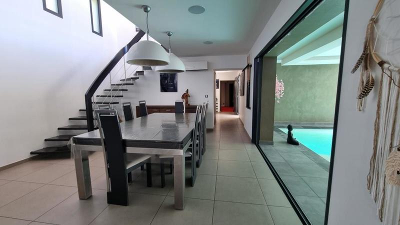 Maison - 239 m² - 4 pièces