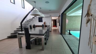 Maison - 239 m² - 4 pièces