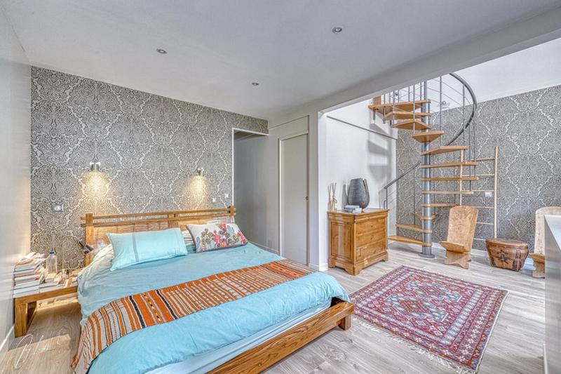 Maison - 230 m² - 9 pièces