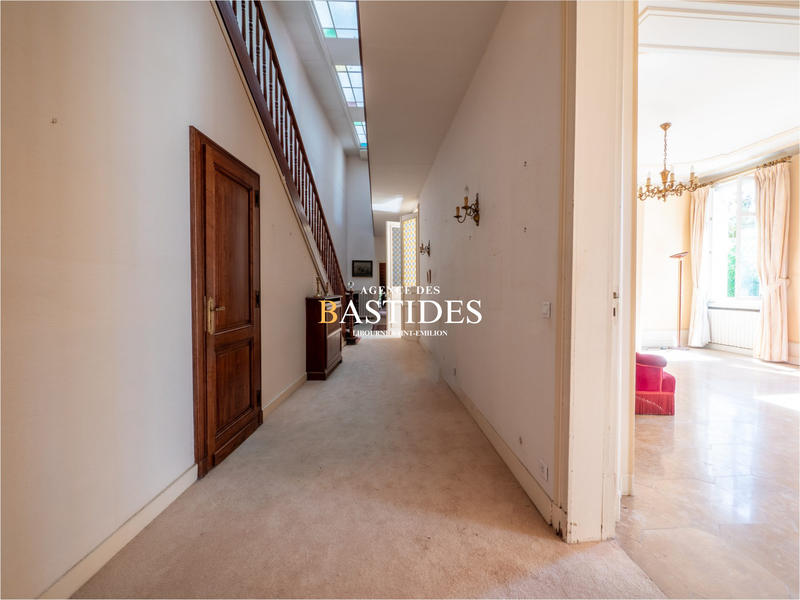 Maison - 474 m² - 9 pièces