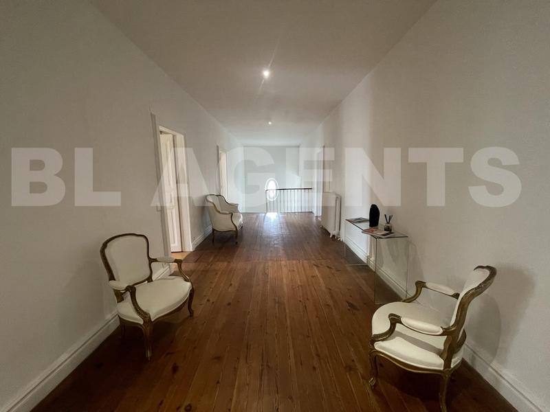 Maison de maîtres - 331 m² - 9 pièces