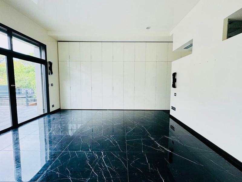 Maison - 203 m² - 8 pièces