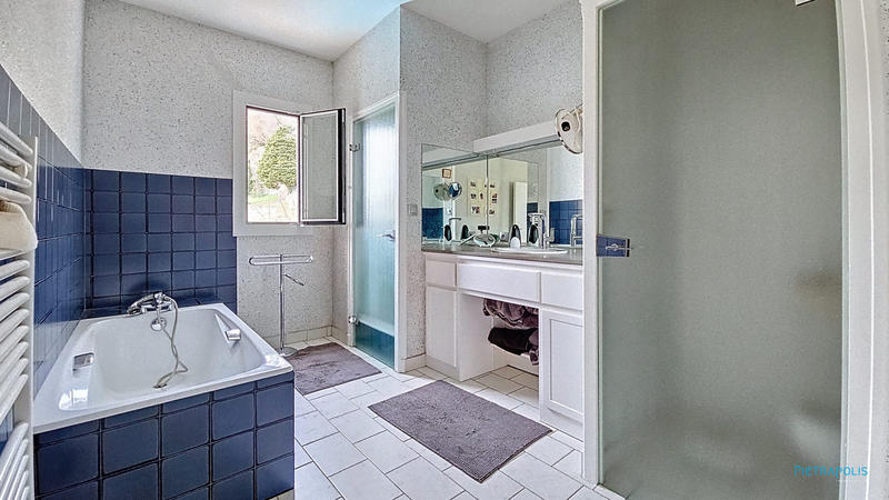 Maison - 226 m² - 8 pièces