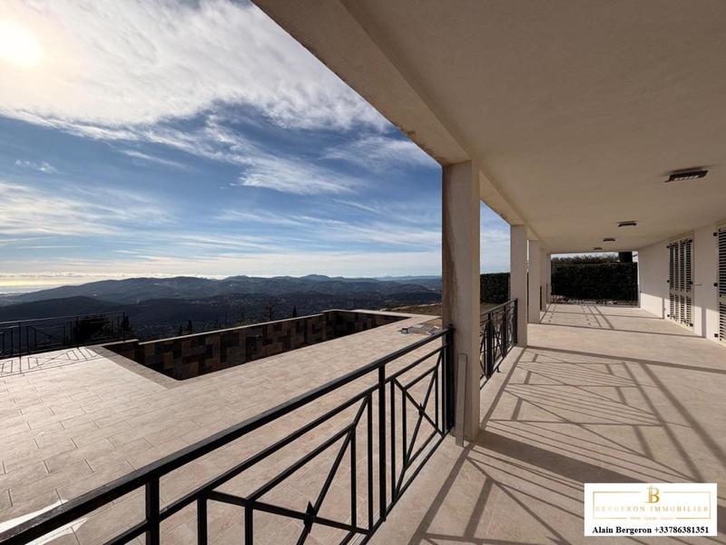 Maison - 235 m² - 5 pièces