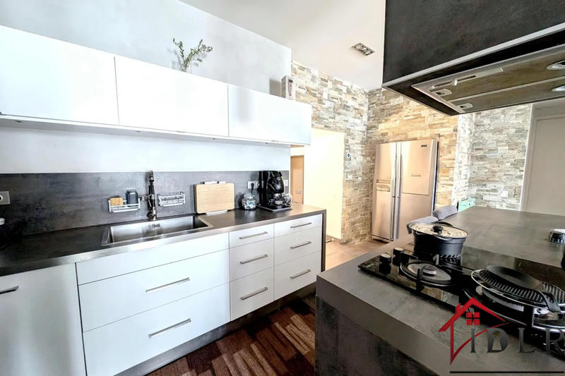 Appartement - 146 m² - 6 pièces