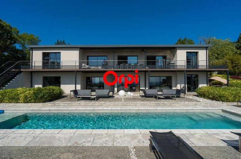 Maison - 382 m² - 9 pièces