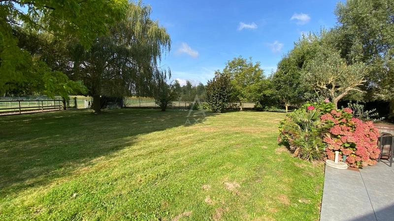 Maison - 275 m² - 8 pièces