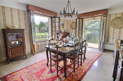 Maison - 298 m² - 11 pièces