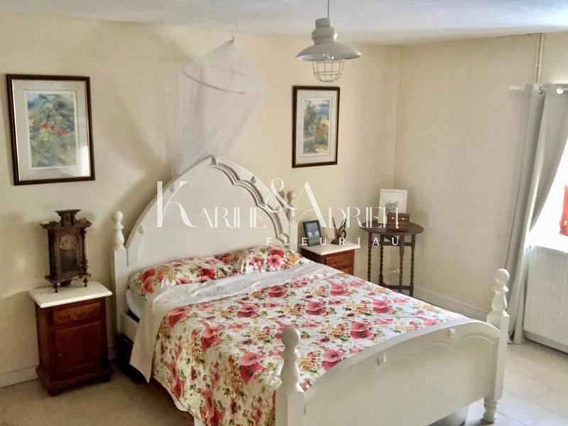 Maison - 365 m² - 11 pièces