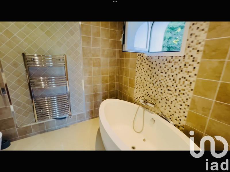 Maison - 252 m² - 7 pièces