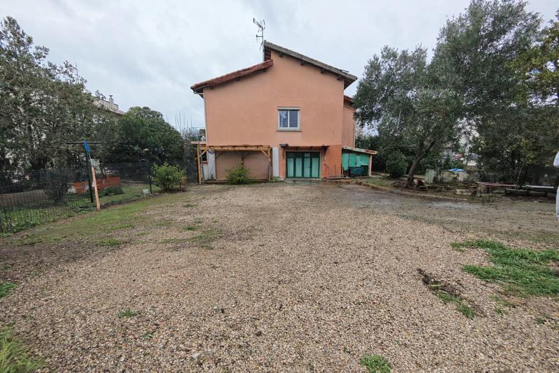 Maison traditionnelle - 210 m² - 5 pièces