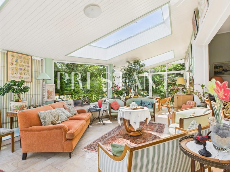 Maison - 200 m² - 8 pièces