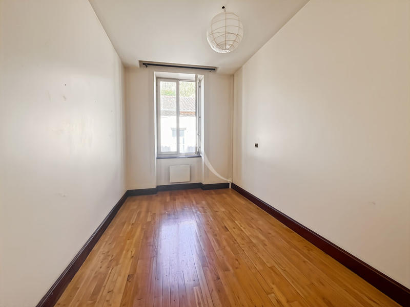 Maison - 230 m² - 8 pièces