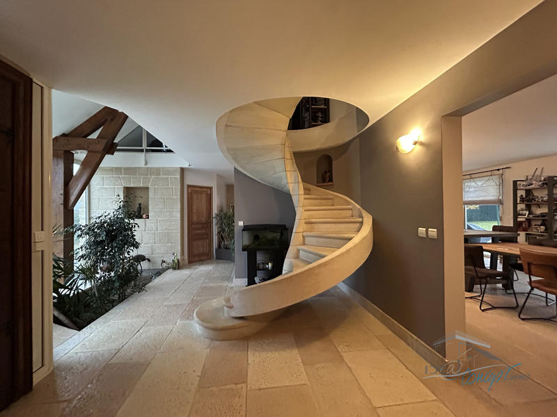 Villa - 264 m² - 8 pièces