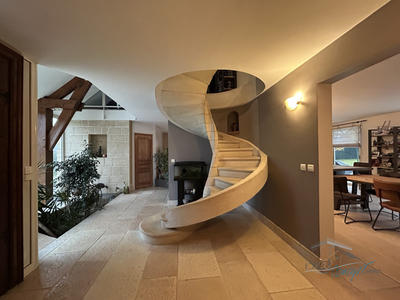 Villa - 264 m² - 8 pièces