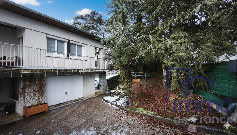 Maison - 222 m² - 8 pièces