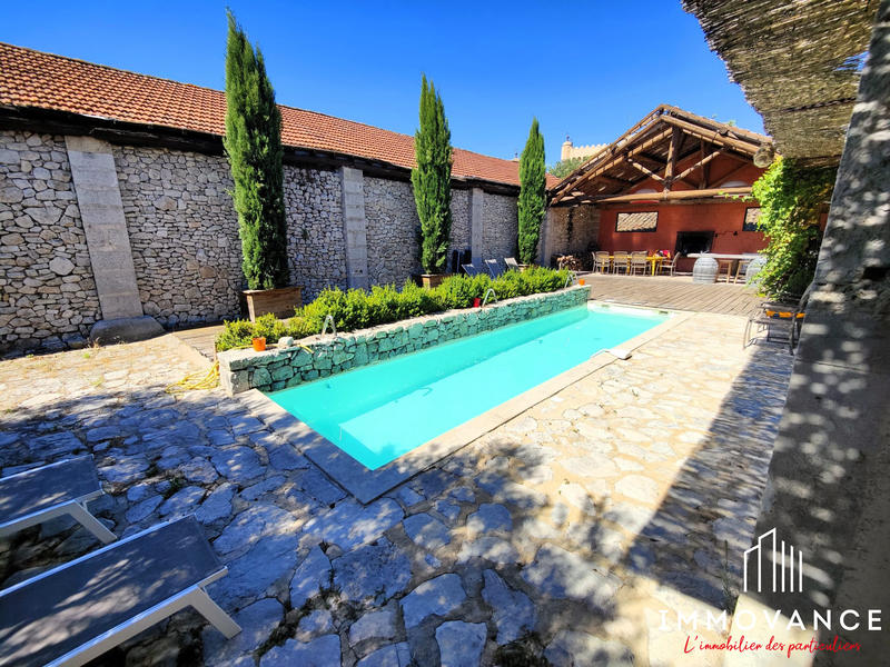 Maison - 340 m² - 8 pièces