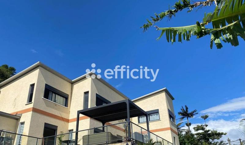 Maison - 301 m² - 12 pièces