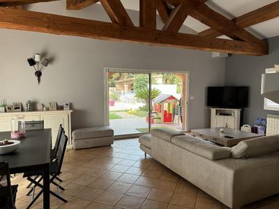 Maison - 235 m² - 4 pièces