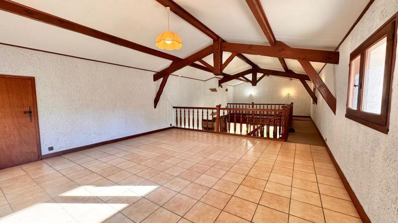 Maison - 246 m² - 8 pièces