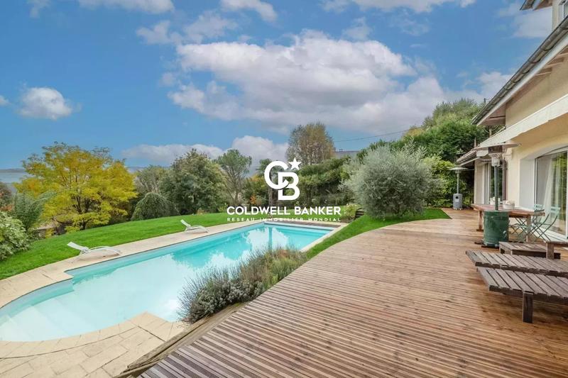 Maison - 312 m² - 6 pièces