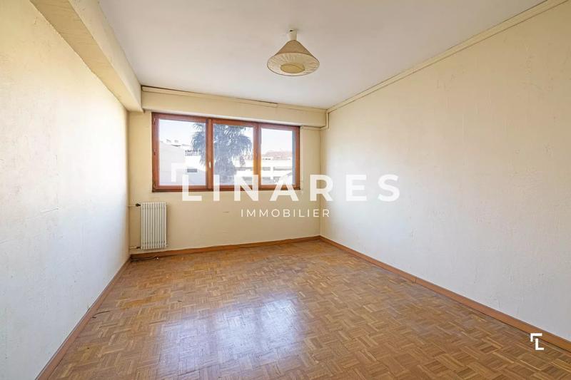 Magasins - 83 m² - 4 pièces