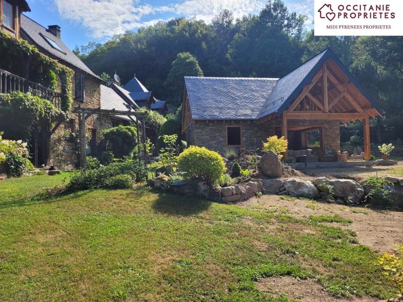 Propriété - 280 m² - 10 pièces