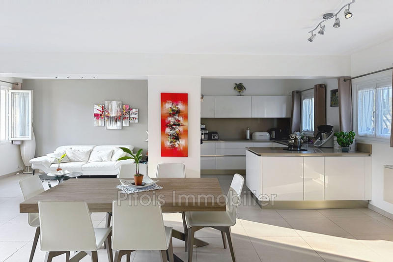 Maison - 104 m² - 5 pièces