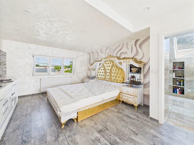 Maison - 255 m² - 6 pièces