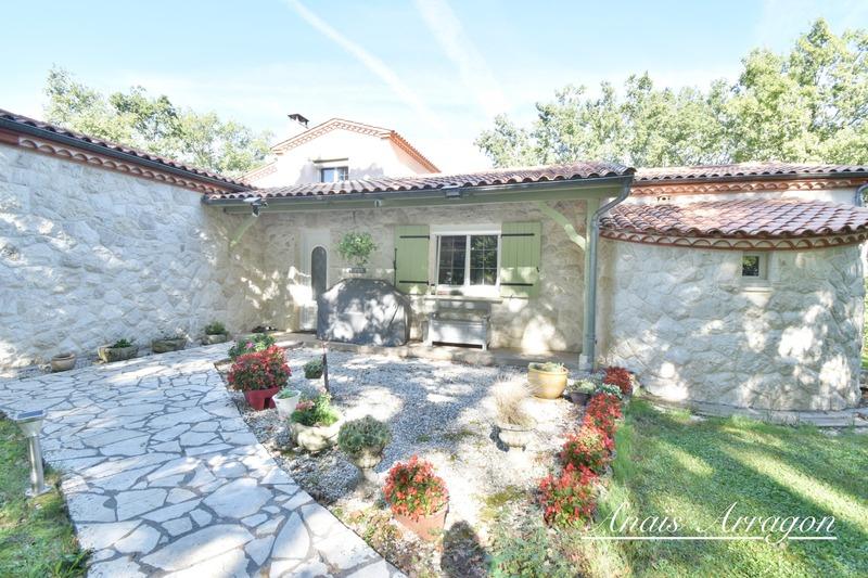 Propriété - 186 m² - 5 pièces