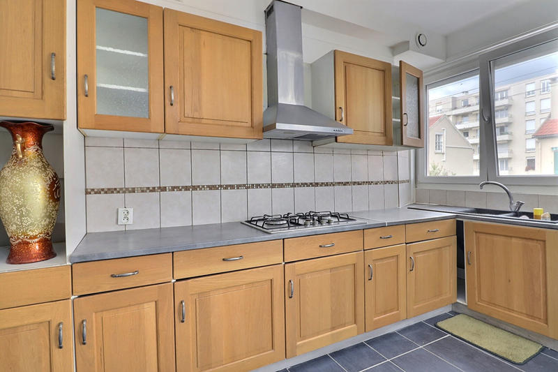 Maison - 97 m² - 8 pièces