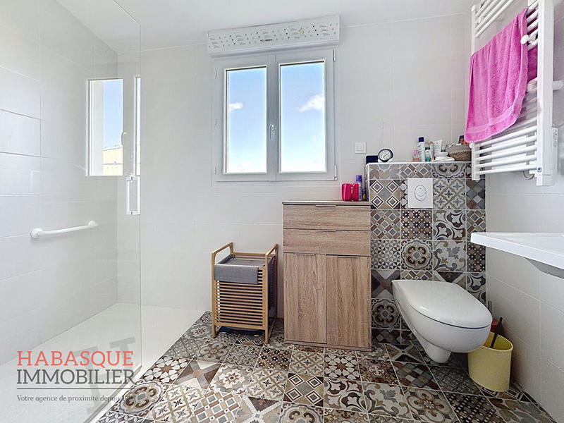 Maison - 253 m² - 12 pièces