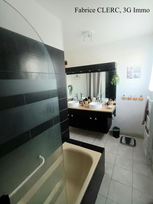 Maison traditionnelle - 151 m² - 6 pièces