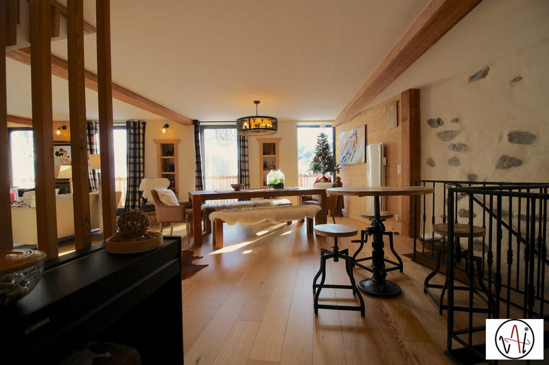 Maison - 168 m² - 9 pièces