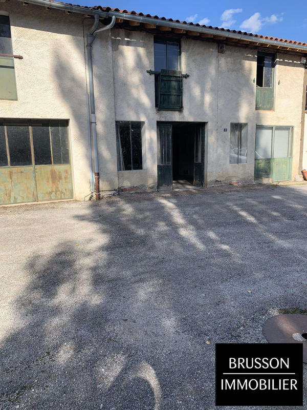 Appartement - 360 m² - 2 pièces