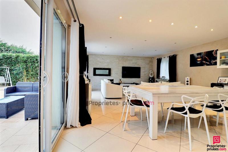 Maison - 268 m² - 10 pièces