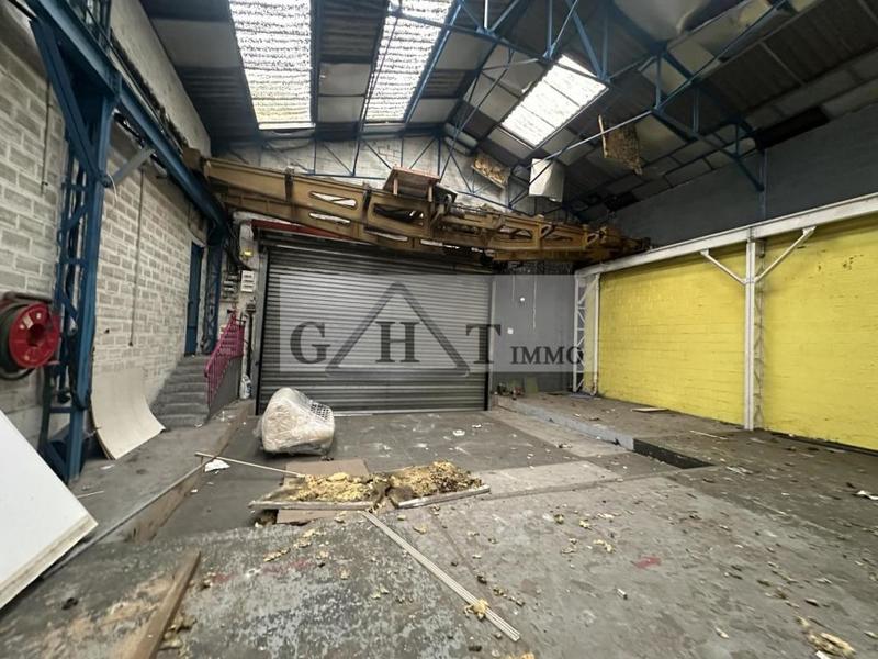 Entrepôt - 2 140 m²