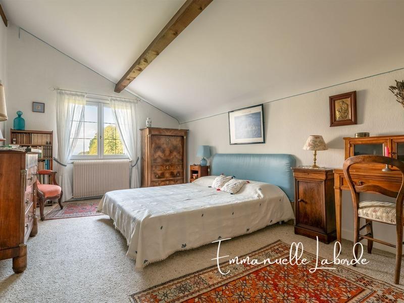 Propriété - 315 m² - 9 pièces