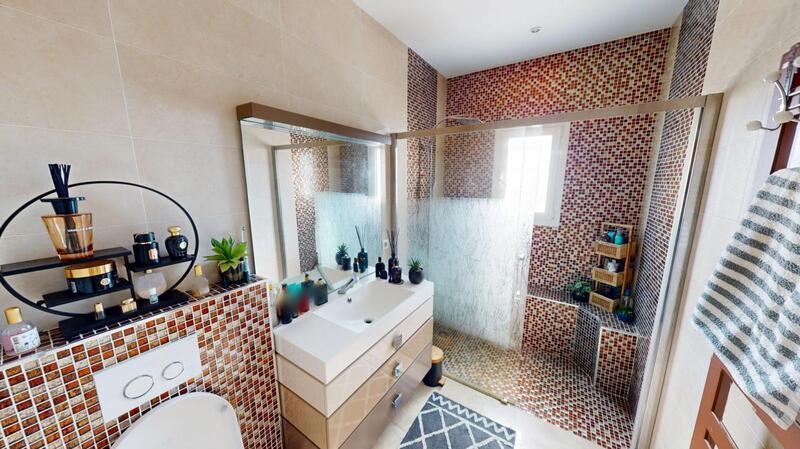 Villa - 207 m² - 8 pièces